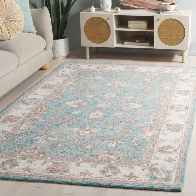 Safavieh Heritage 4'-0" x 6'-0" Rug in Light Blue / Ivory