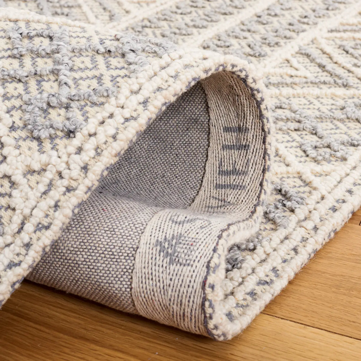 Safavieh Trace 5'-0" x 8'-0" Rug in Grey / Beige