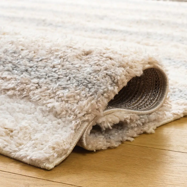 Safavieh Gemma Shag 5'-3" x 7'-6" Rug in Ivory / Beige Grey