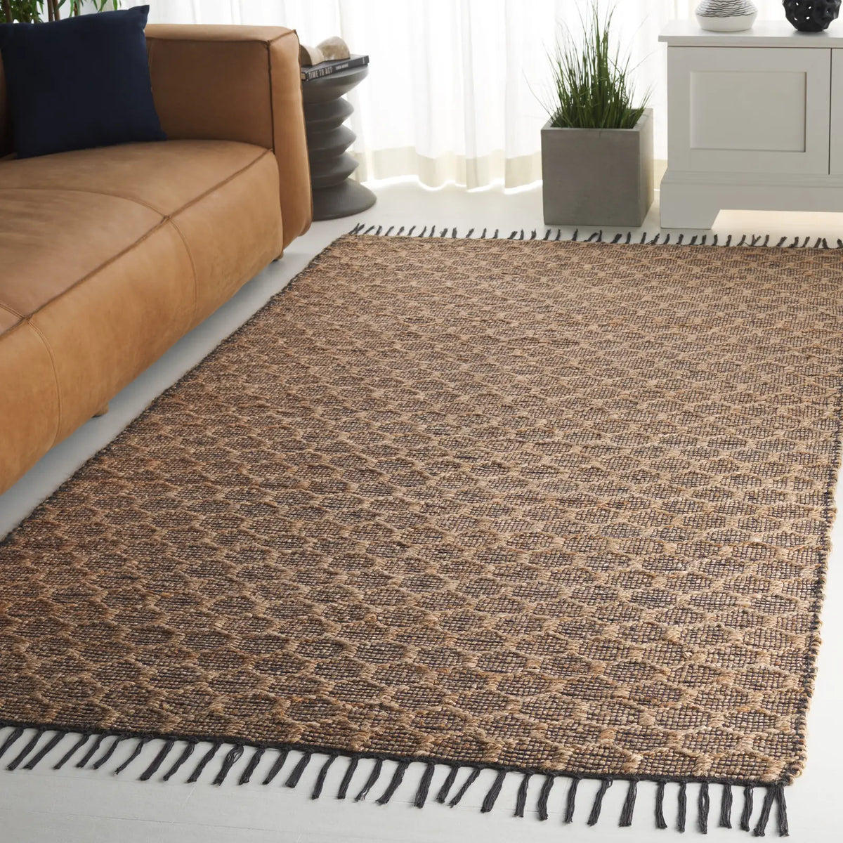 Safavieh Cape Cod 4'-0" x 6'-0" Rug in Charcoal / Natural