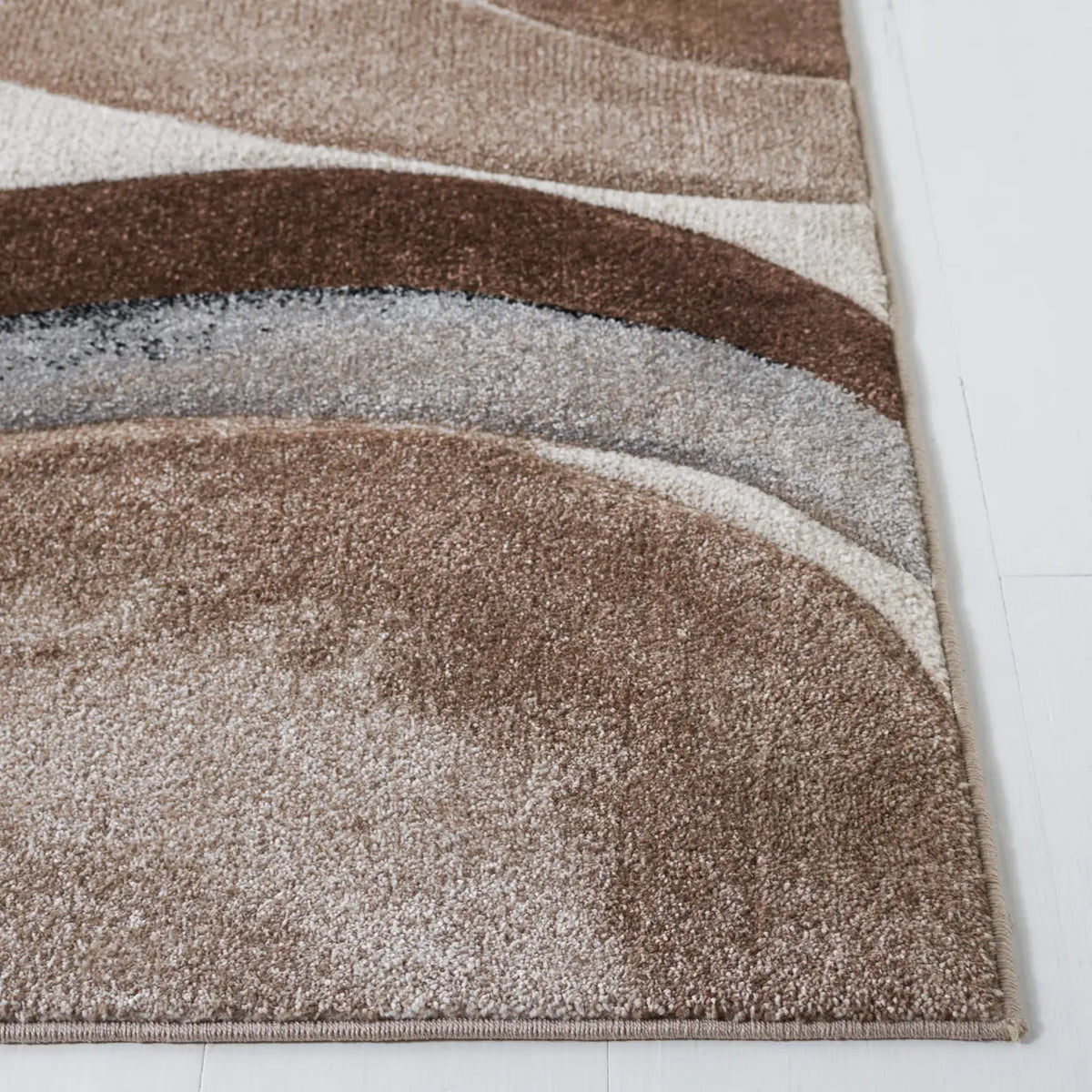 Safavieh Hollywood 4'-0" x 6'-0" Rug in Brown / Ivory