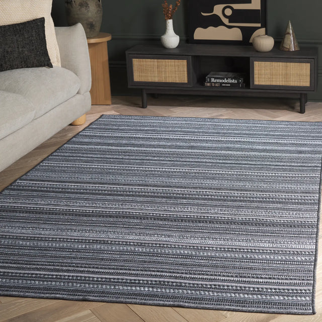 Safavieh Escape 700 5'-3" x 7'-6" Rug in Grey / Ivory