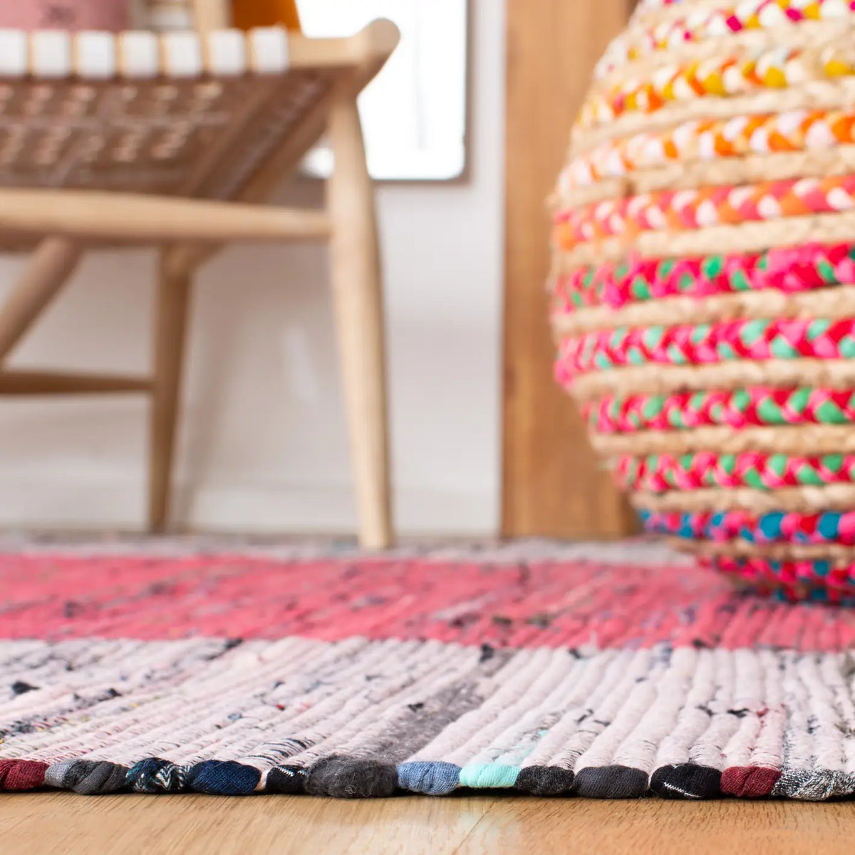 Safavieh Rag Rug 4'-0" x 6'-0" Rug in Red / Grey