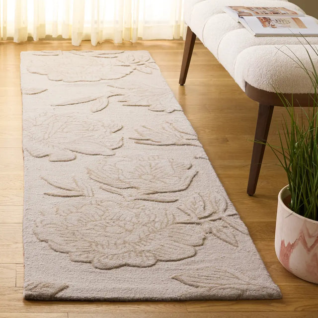 Safavieh Glamour 2'-3" x 8'-0" Rug in Ivory / Beige