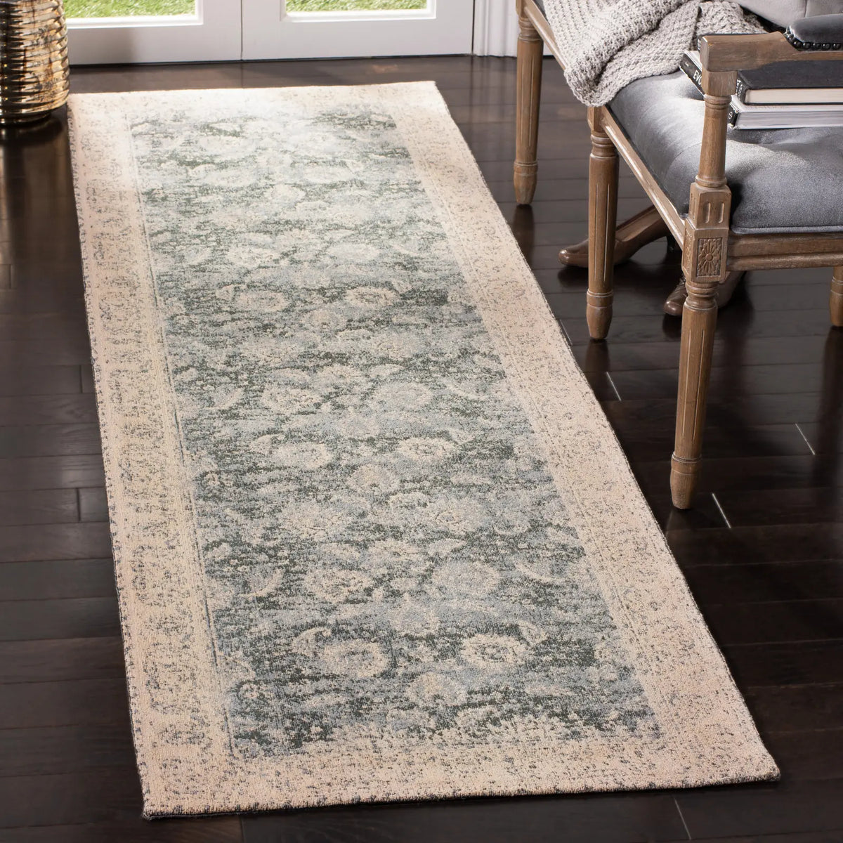 Safavieh Classic Vintage 2'-3" x 8'-0" Rug in Cream / Grey