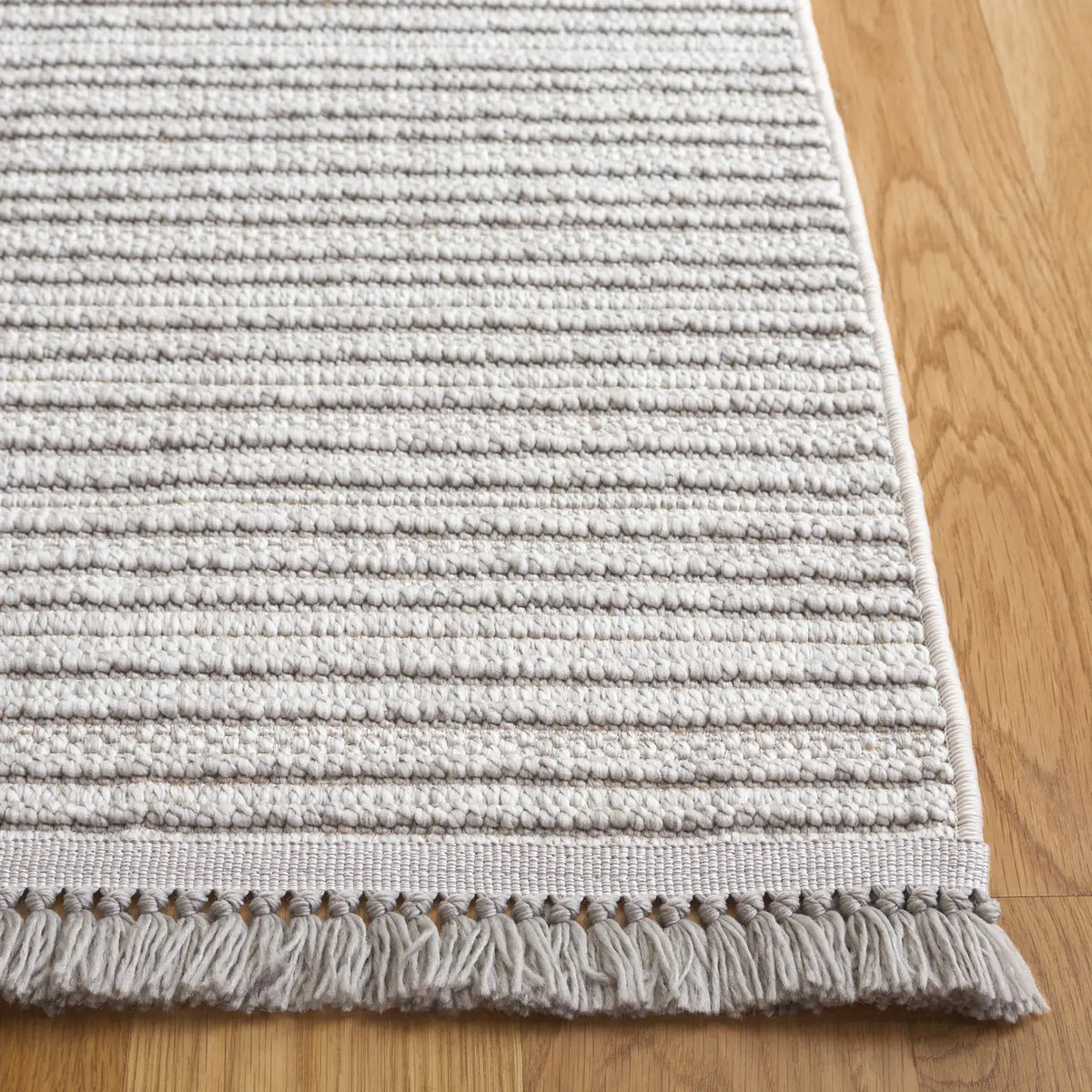 Safavieh Camden 4'-0" x 6'-0" Rug in Grey