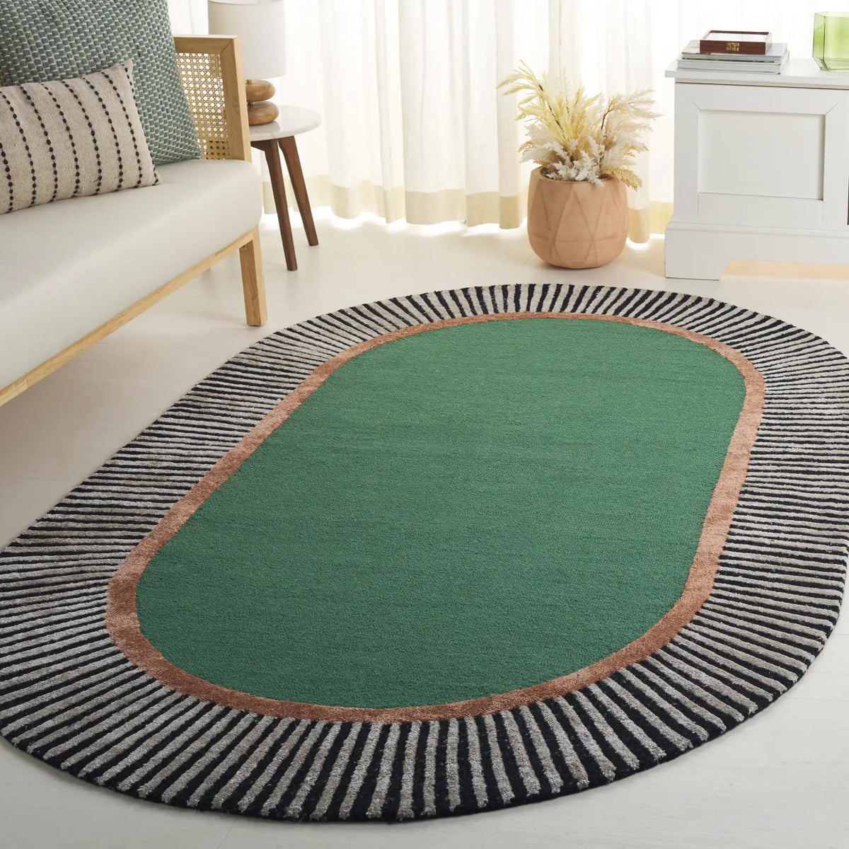 Safavieh Fifth Avenue 5'-0" x 8'-0" Rug in Green / Black