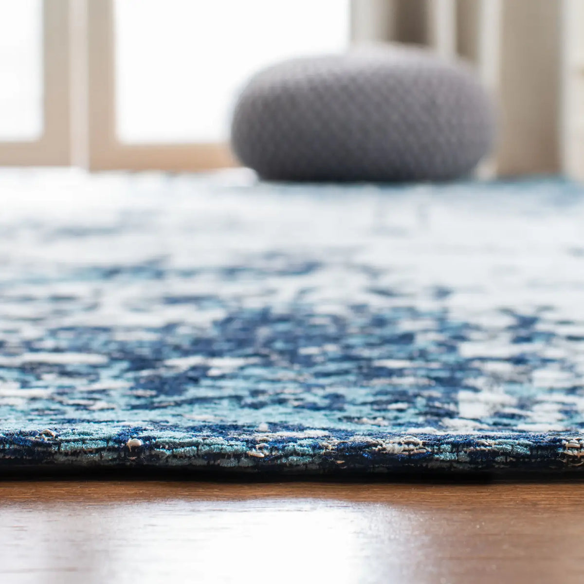 Safavieh Classic Vintage 5'-0" x 8'-0" Rug in Blue / Ivory