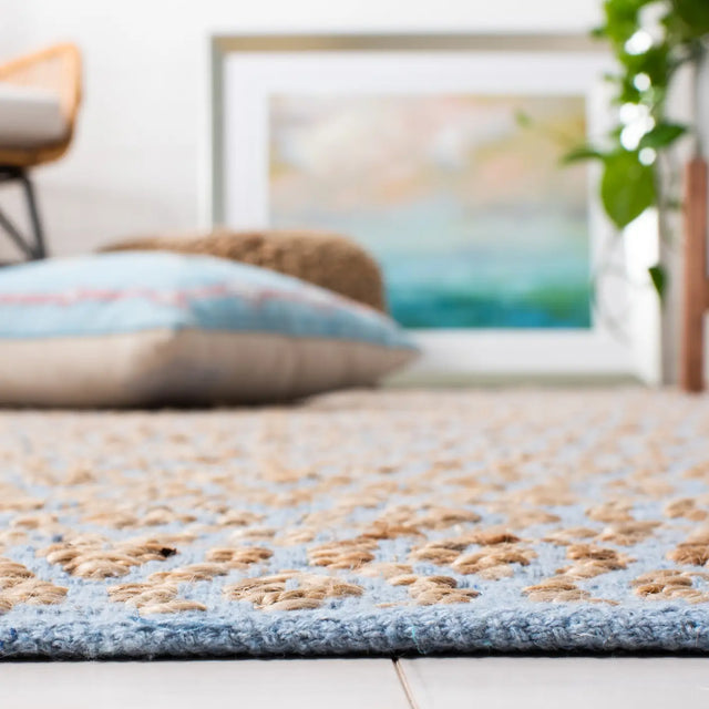 Safavieh Cape Cod 5'-0" x 8'-0" Rug in Silver / Natural