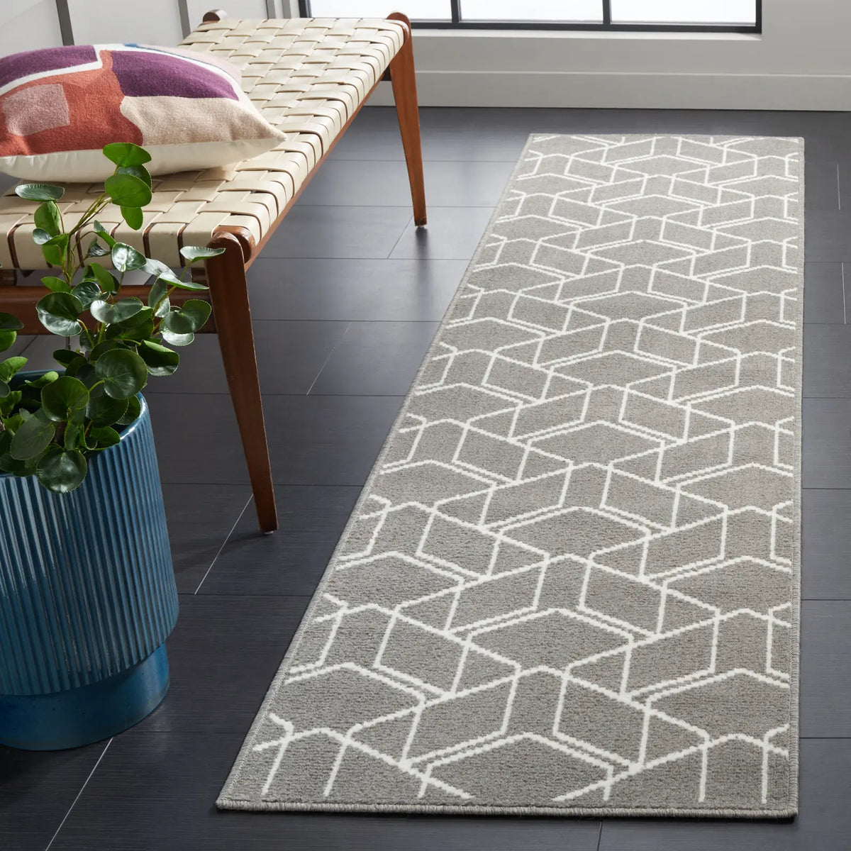 Safavieh Pyramid 2'-2" x 8'-0" Rug in Grey / Ivory