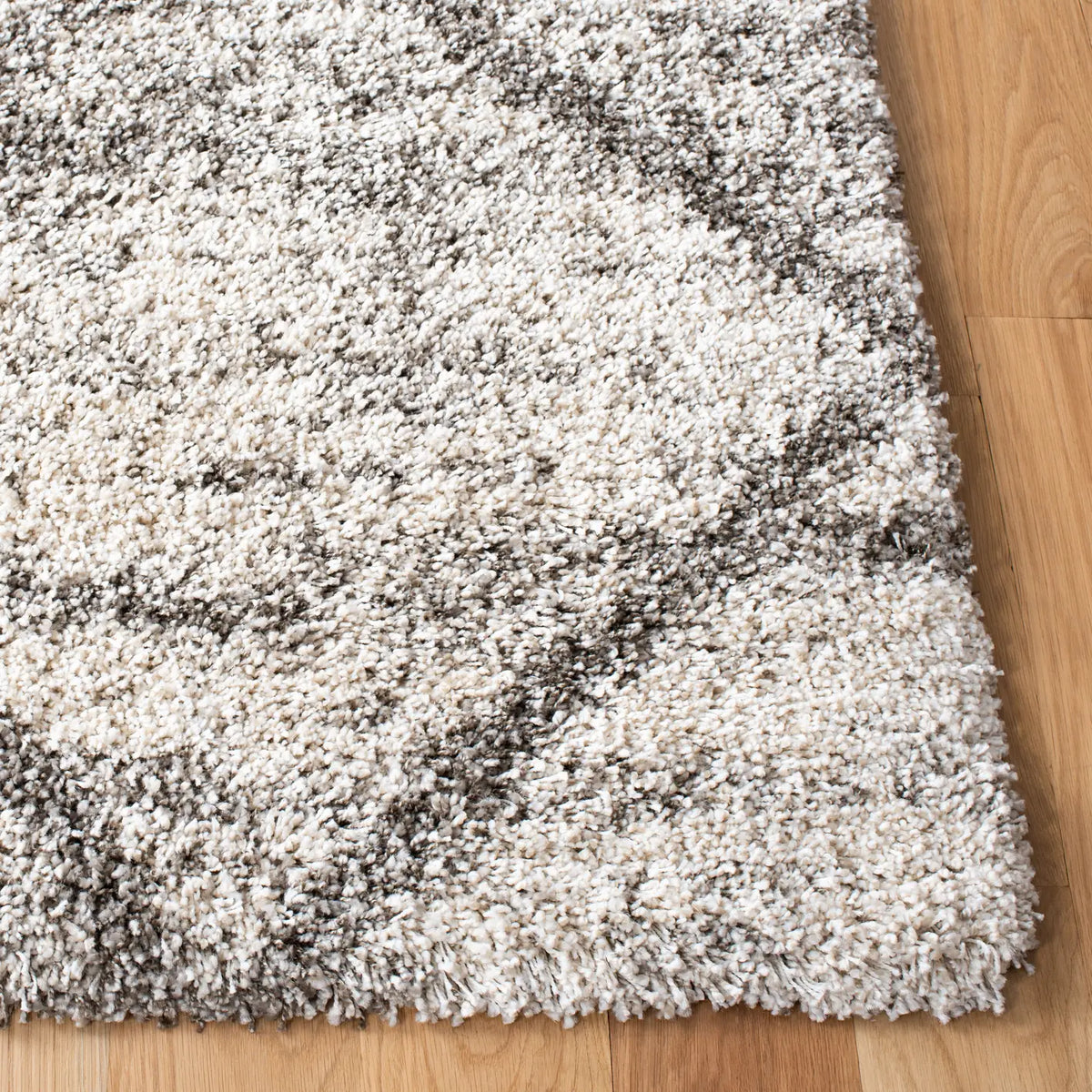 Safavieh Hudson Shag 4'-0" x 6'-0" Rug in Grey / Beige