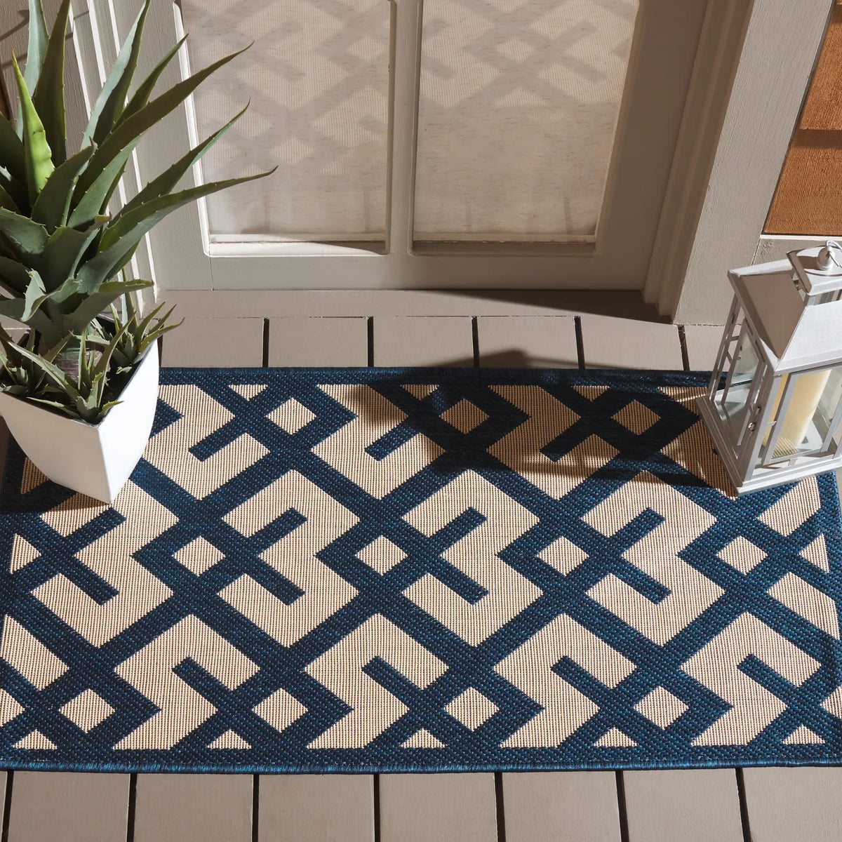 Safavieh Courtyard 2'-0" x 3'-7" Rug in Navy / Beige