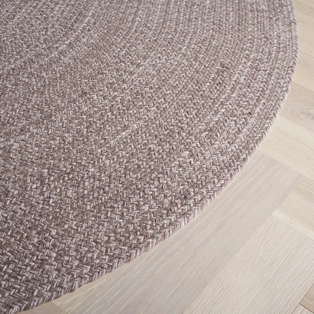 Safavieh Braided 5'-0" x 8'-0" Rug in Ivory / Beige
