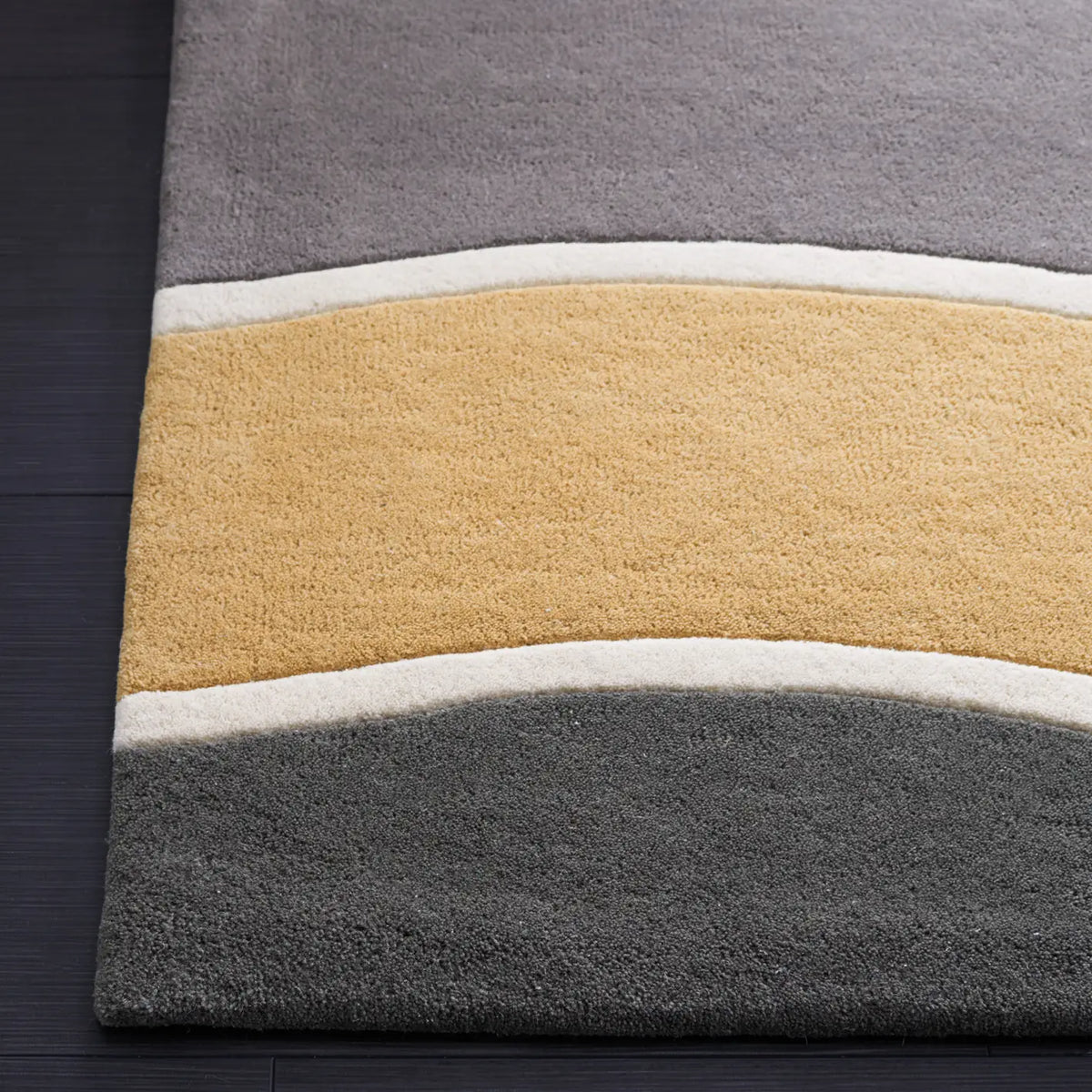 Safavieh Soho 5'-0" x 8'-0" Rug in Grey / Gold