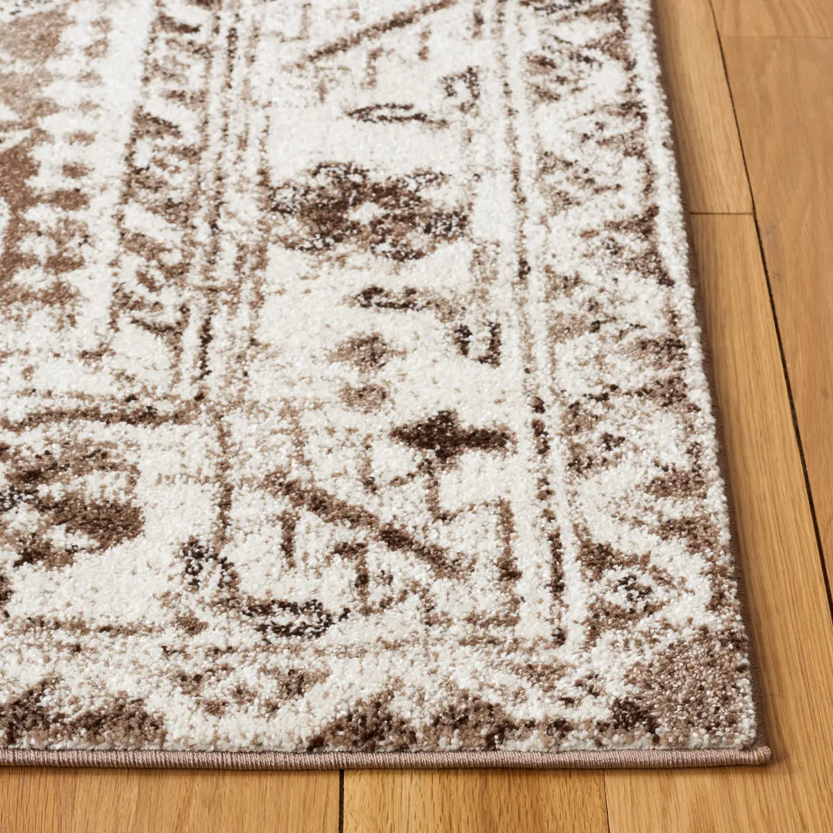 Safavieh Vintage Hamadan 4'-0" x 6'-0" Rug in Brown / Ivory