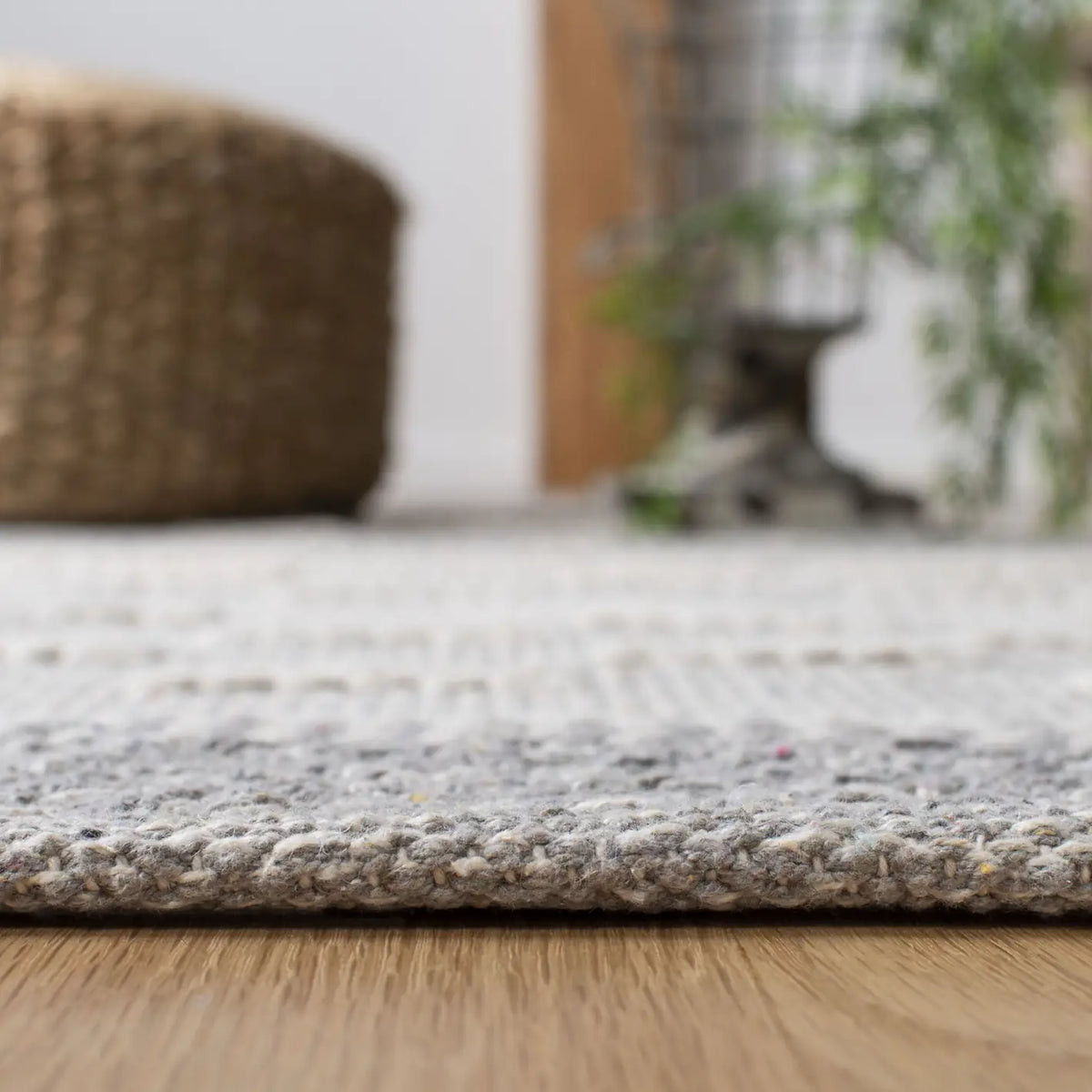 Safavieh Striped Kilim 4'-0" x 6'-0" Rug in Ivory / Grey