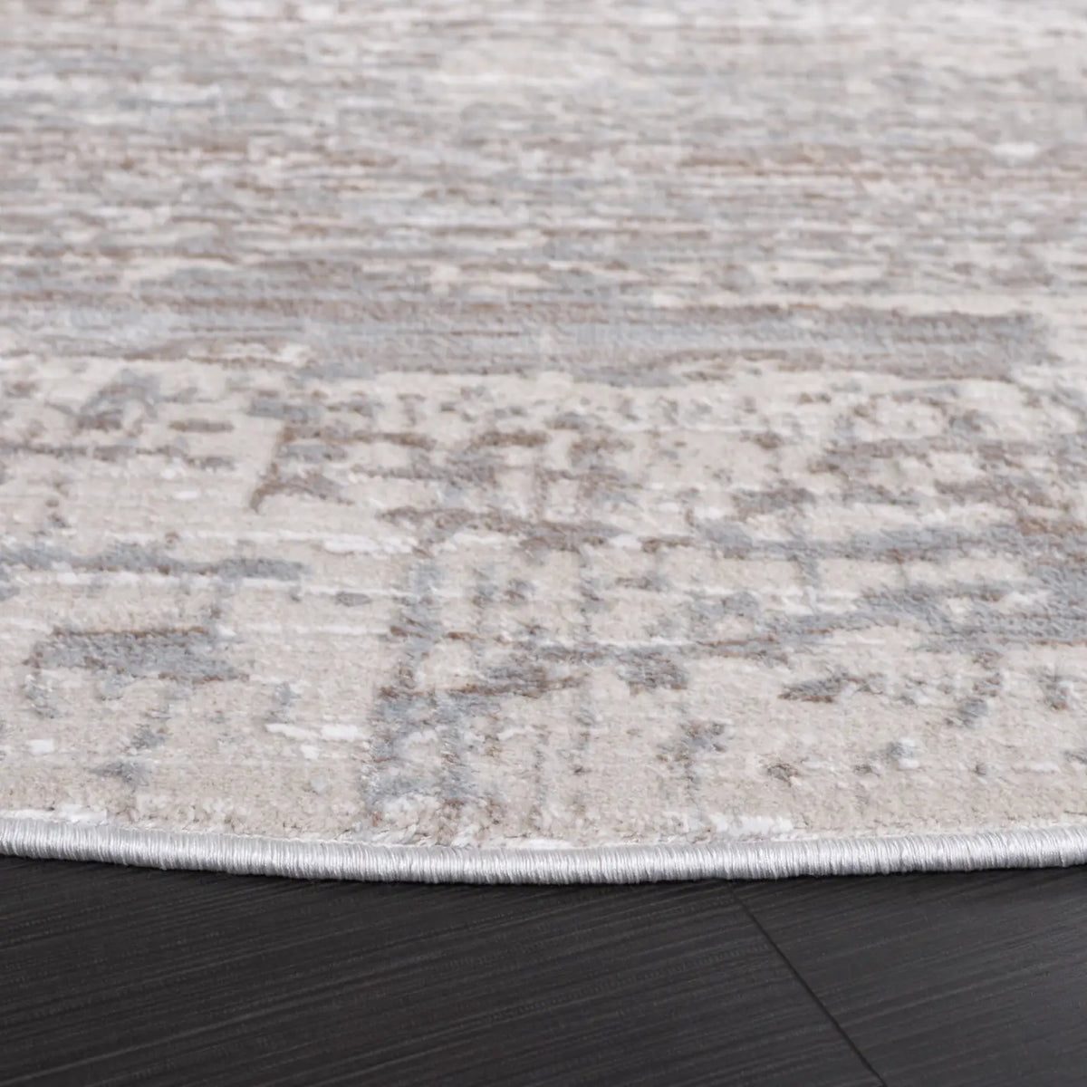 Safavieh Platinum 6'-7" x 6'-7" Rug in Grey / Beige