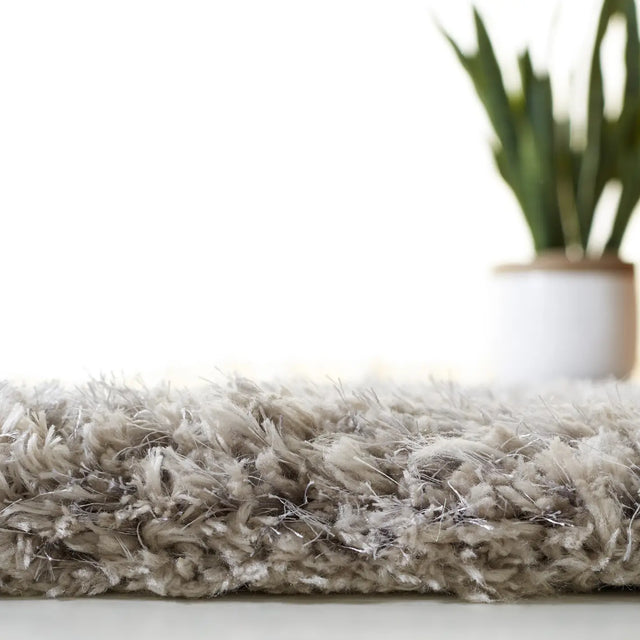 Safavieh Florence Shag 5'-0" x 8'-0" Rug in Silver