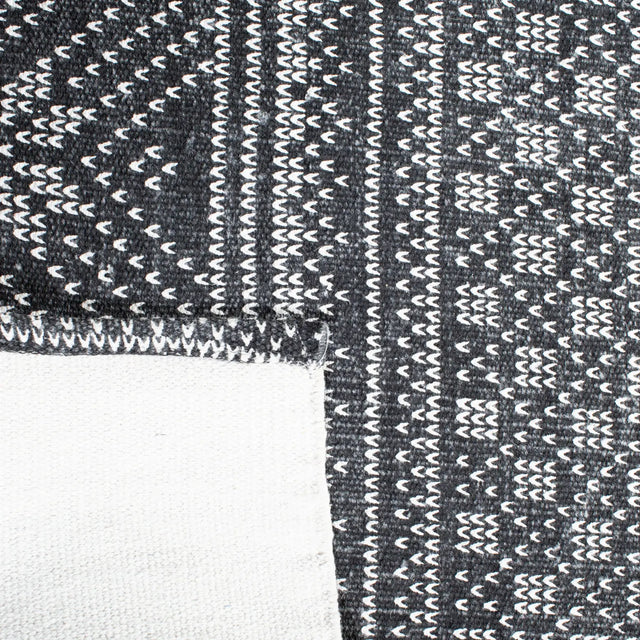 Safavieh Cedar Brook 5'-0" x 8'-0" Rug in Black / Ivory