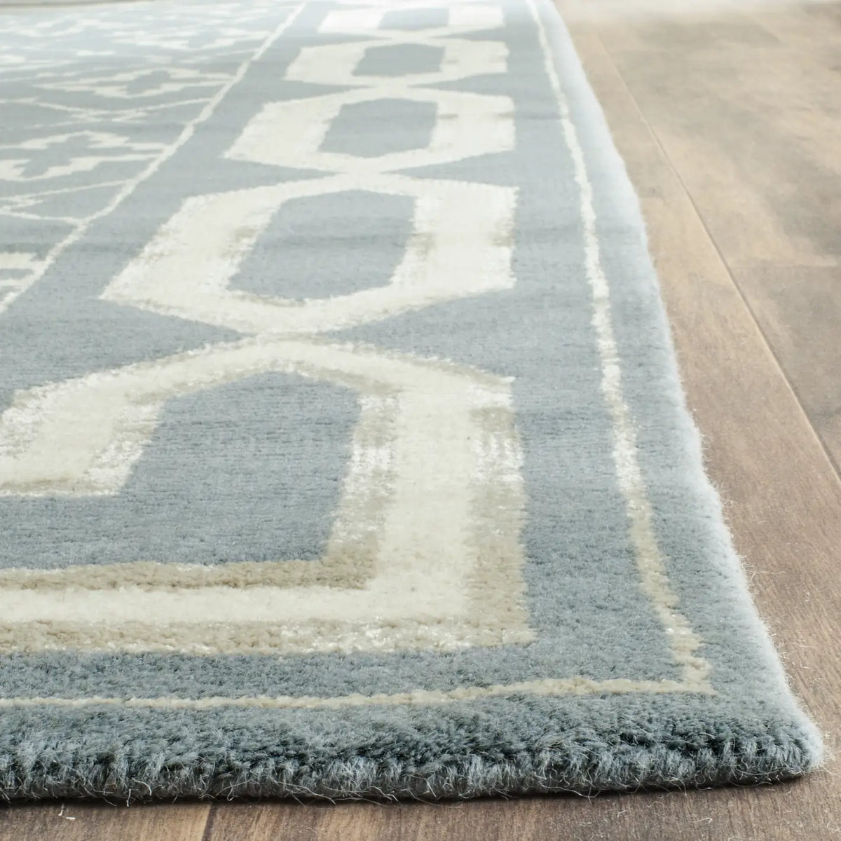 Safavieh Mosaic 8'-0" x 10'-0" Rug in Blue / Beige