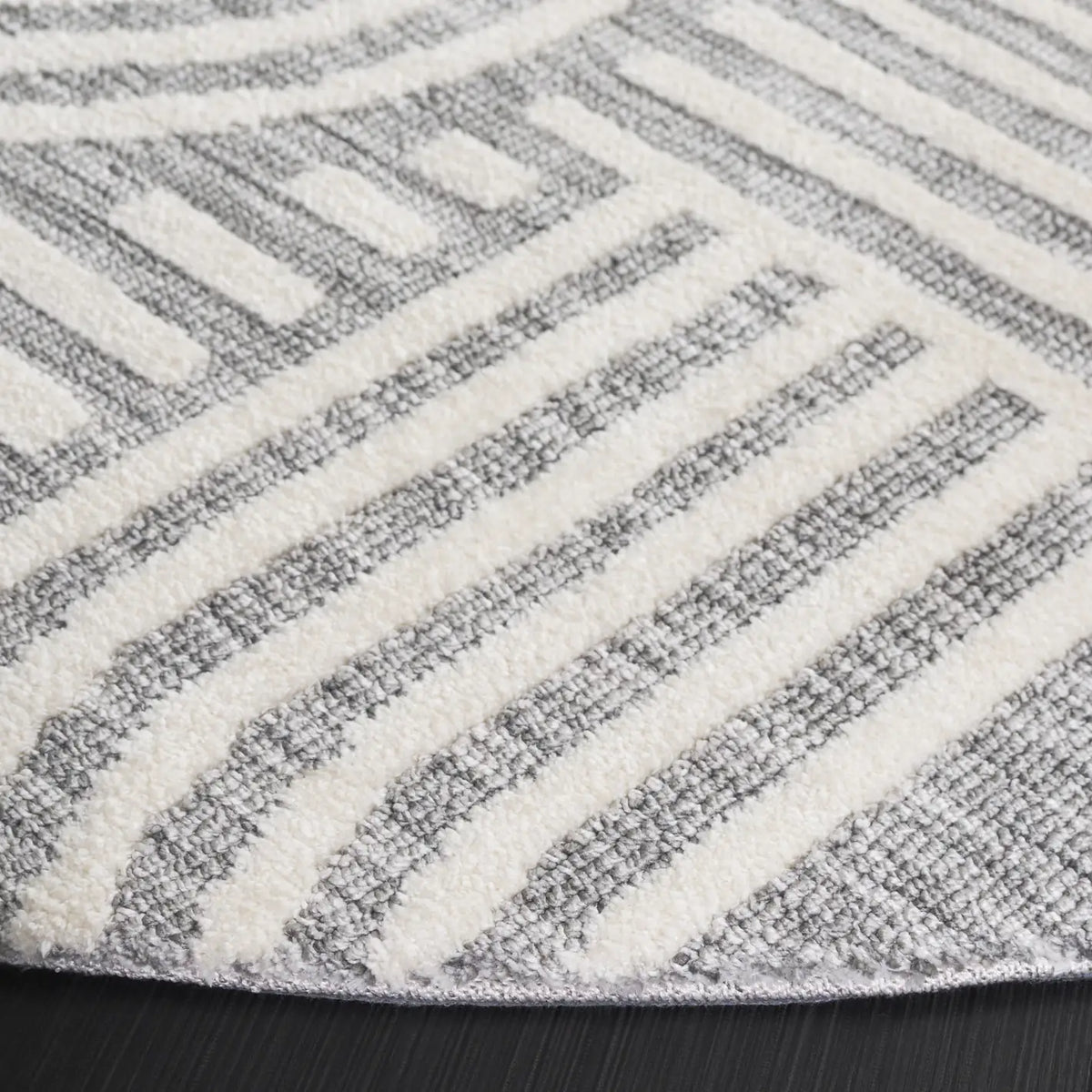 Safavieh Audrey 6'-0" x 6'-0" Rug in Grey / Ivory