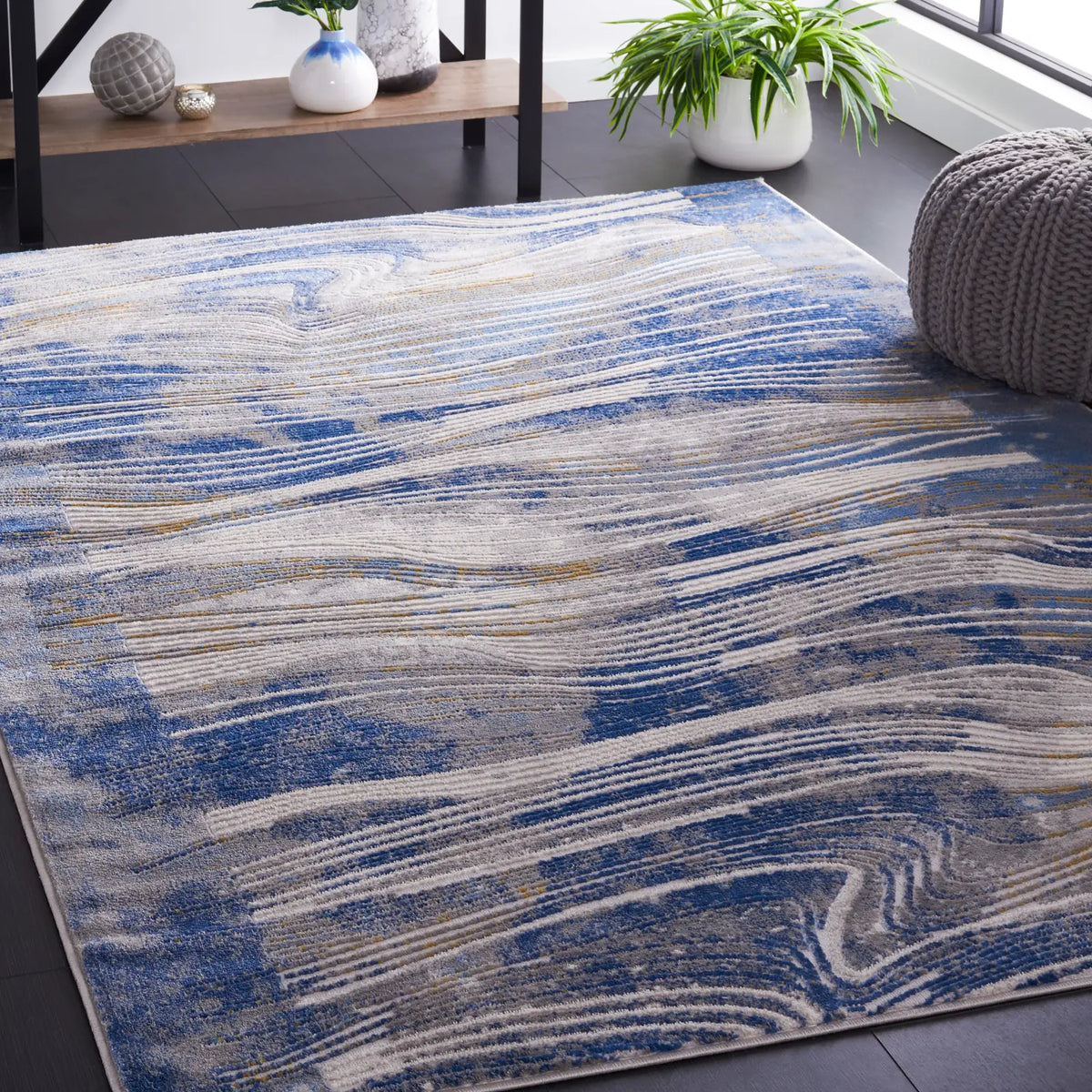 Safavieh Palma 4'-0" x 6'-0" Rug in Beige / Blue