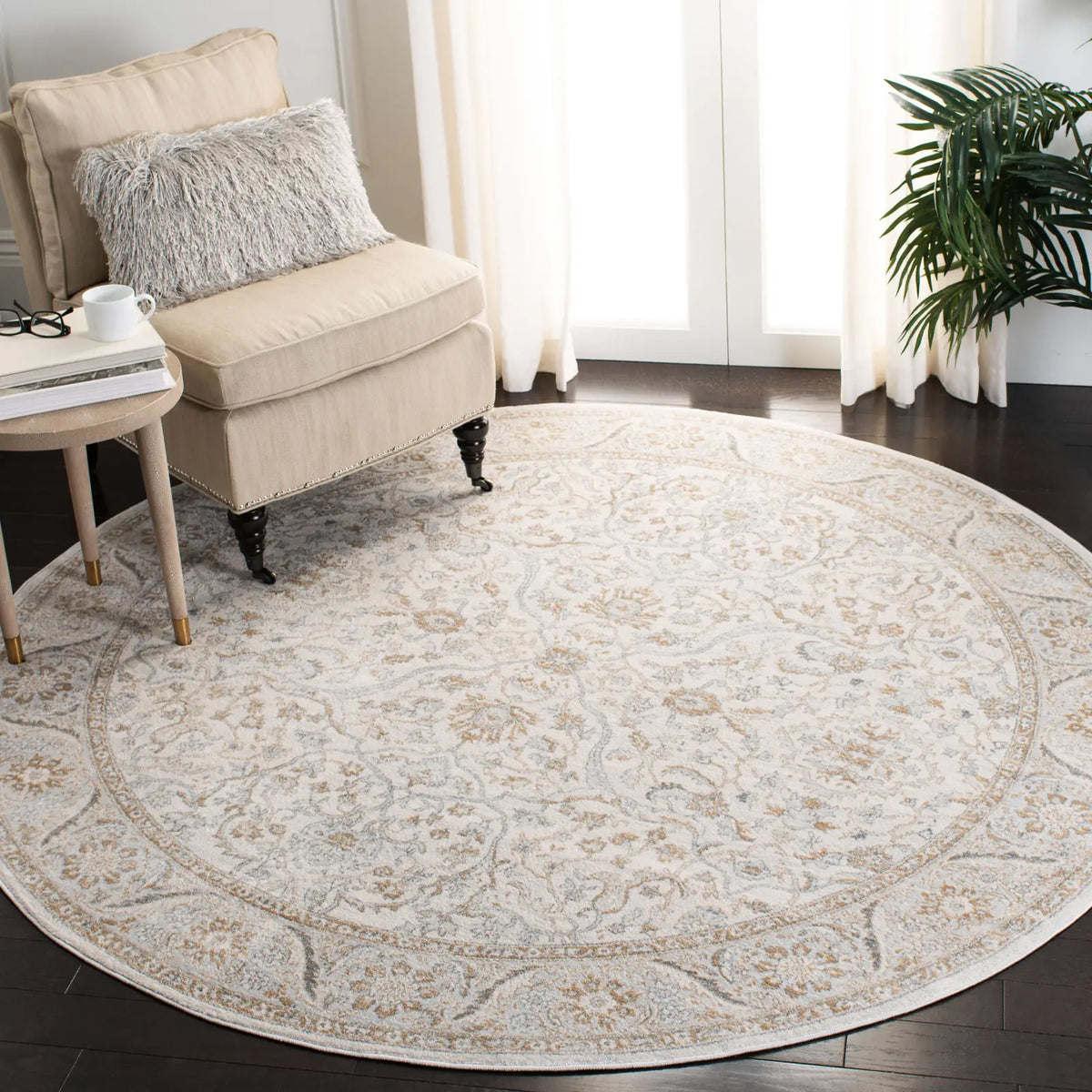 Safavieh Isabella 10'-0" x 10'-0" Rug in Cream / Beige