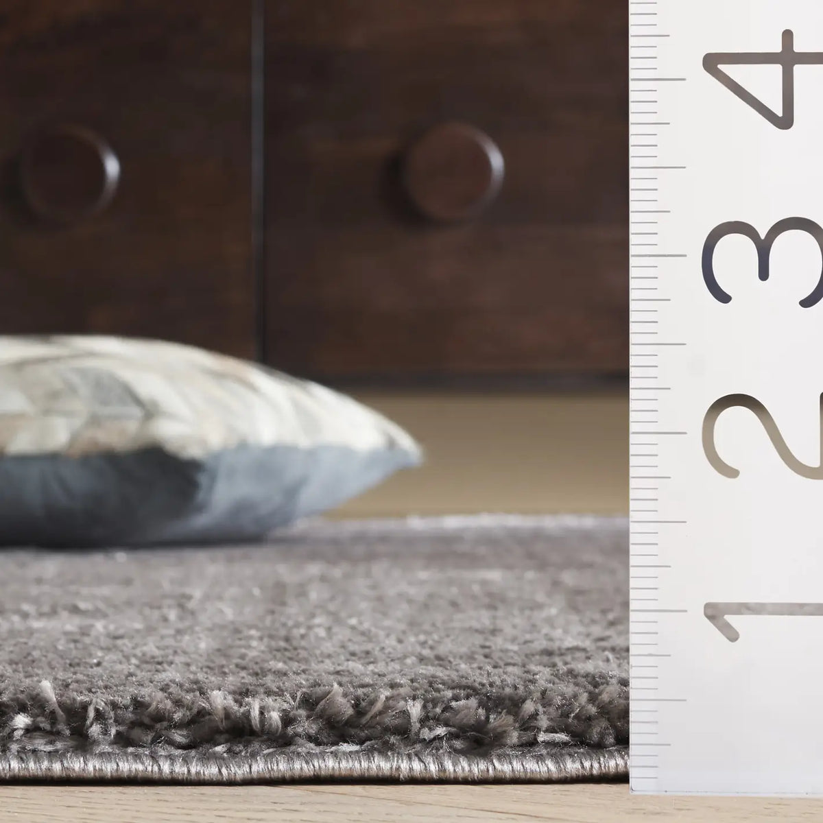 Safavieh Penelope Shag 4'-0" x 6'-0" Rug in Grey