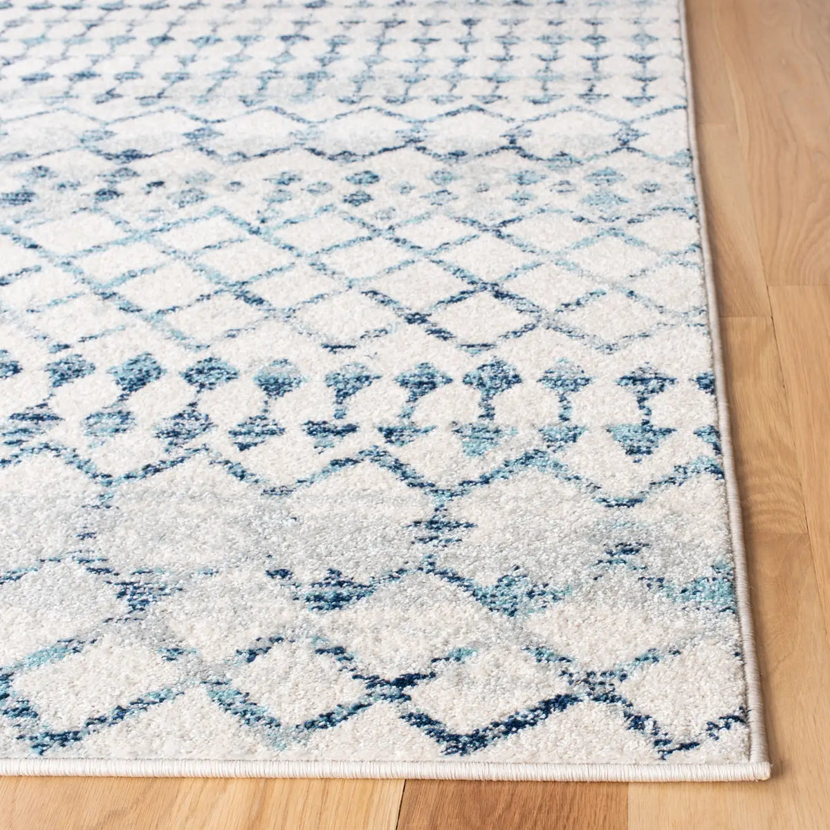 Safavieh Mercer 4'-0" x 6'-0" Rug in Ivory / Turquoise