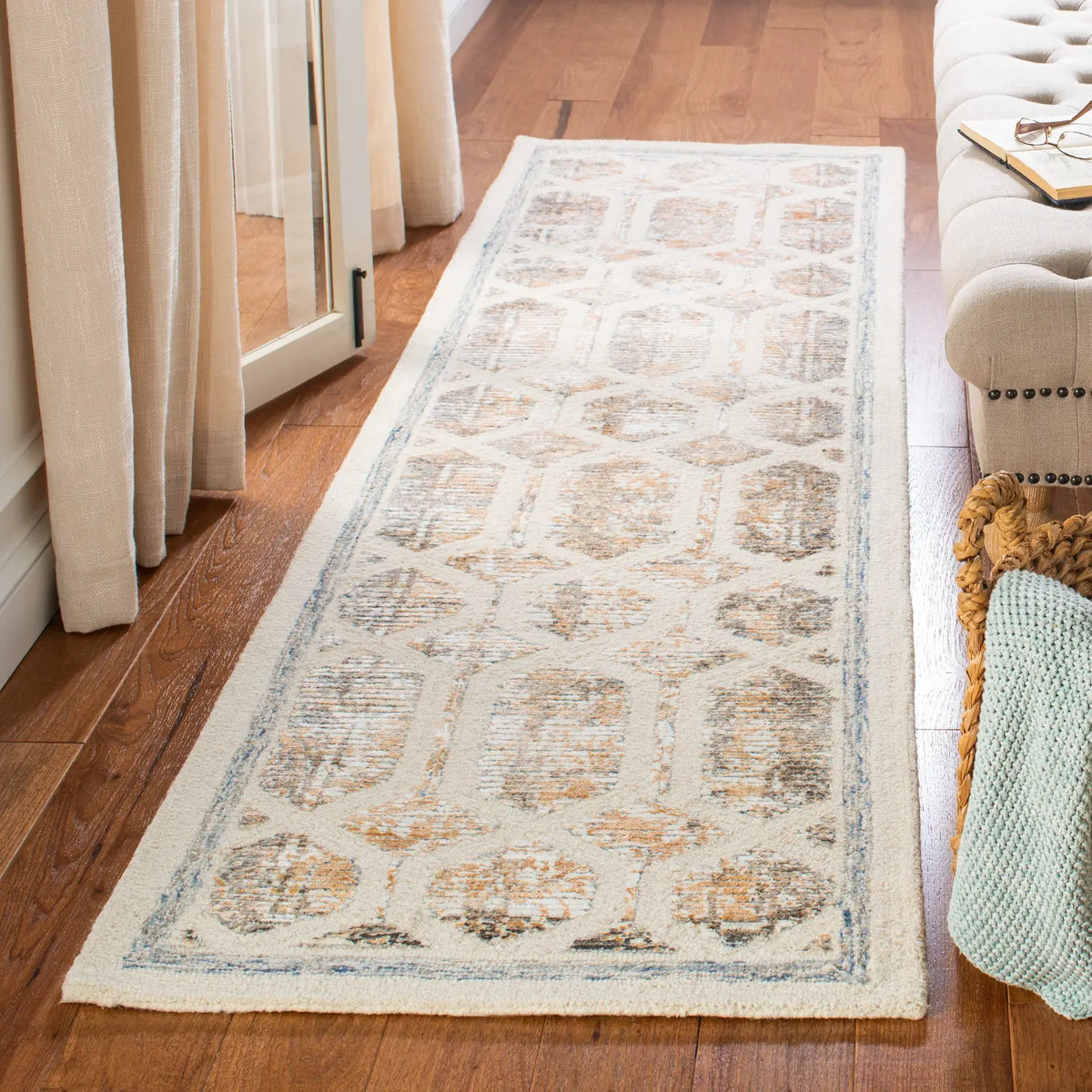Safavieh Artistry 600 2'-3" x 9'-0" Rug in Ivory / Gold