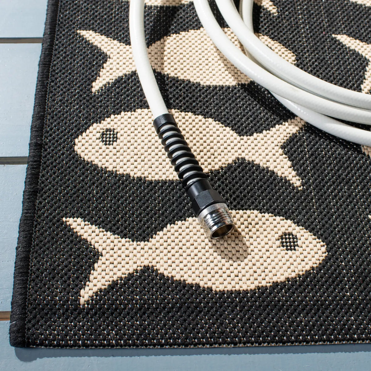 Safavieh Courtyard 4'-0" x 5'-7" Rug in Black / Beige