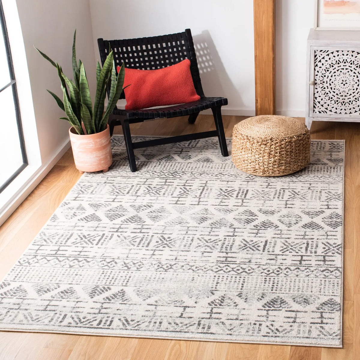 Safavieh Mercer 4'-0" x 6'-0" Rug in Ivory / Grey