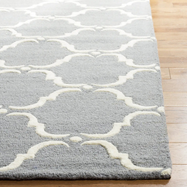 Safavieh Cambridge 5'-0" x 8'-0" Rug in Dark Grey / Ivory