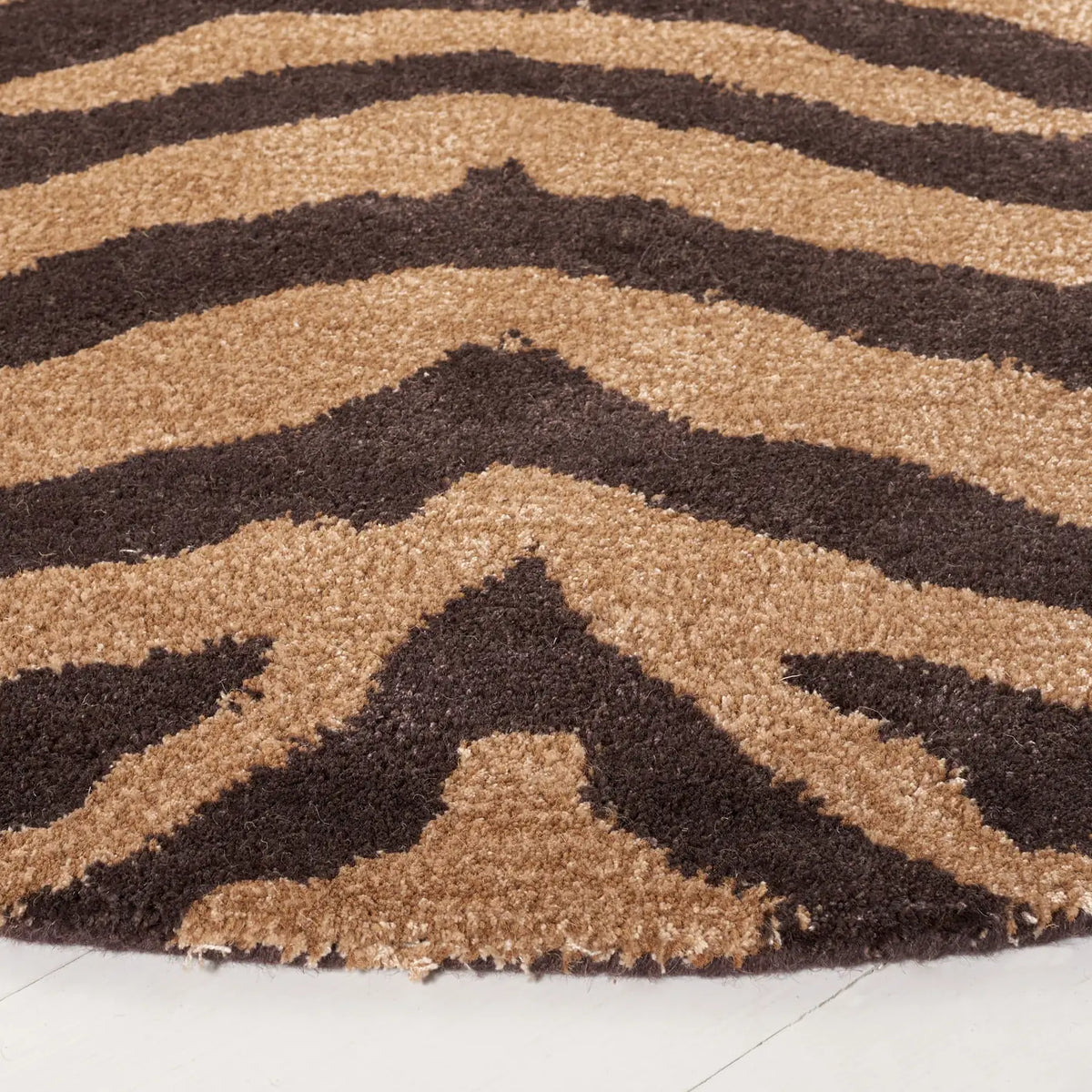 Safavieh Soho 6'-0" x 6'-0" Rug in Brown / Gold