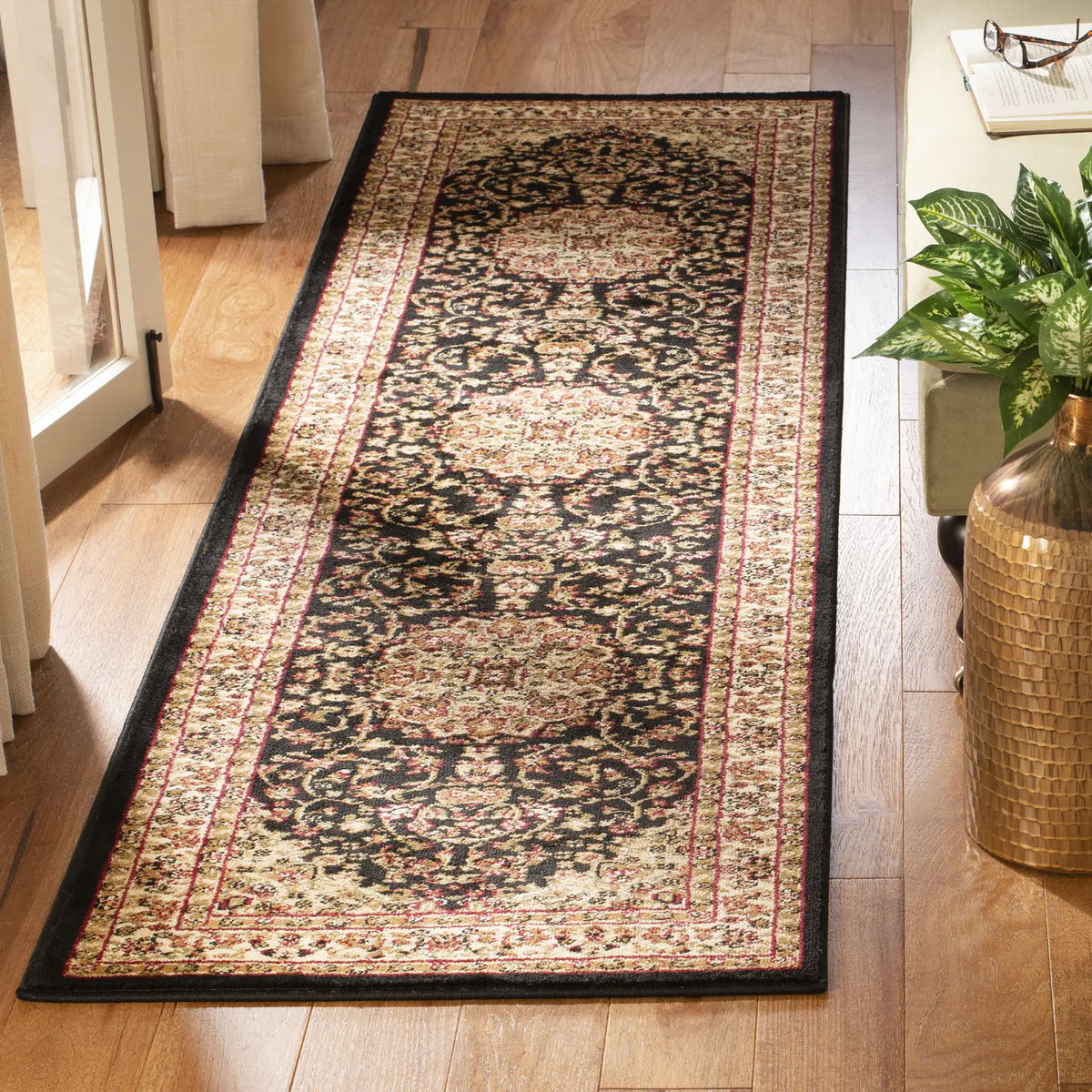 Safavieh Lyndhurst 2'-3" x 6'-0" Rug in Black / Ivory