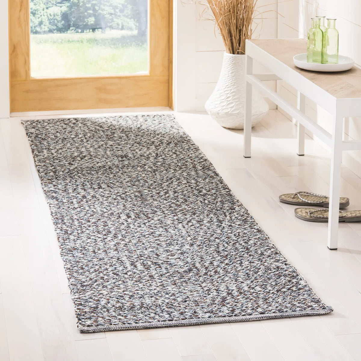Safavieh Montauk 2'-3" x 7'-0" Rug in Blue / Multi