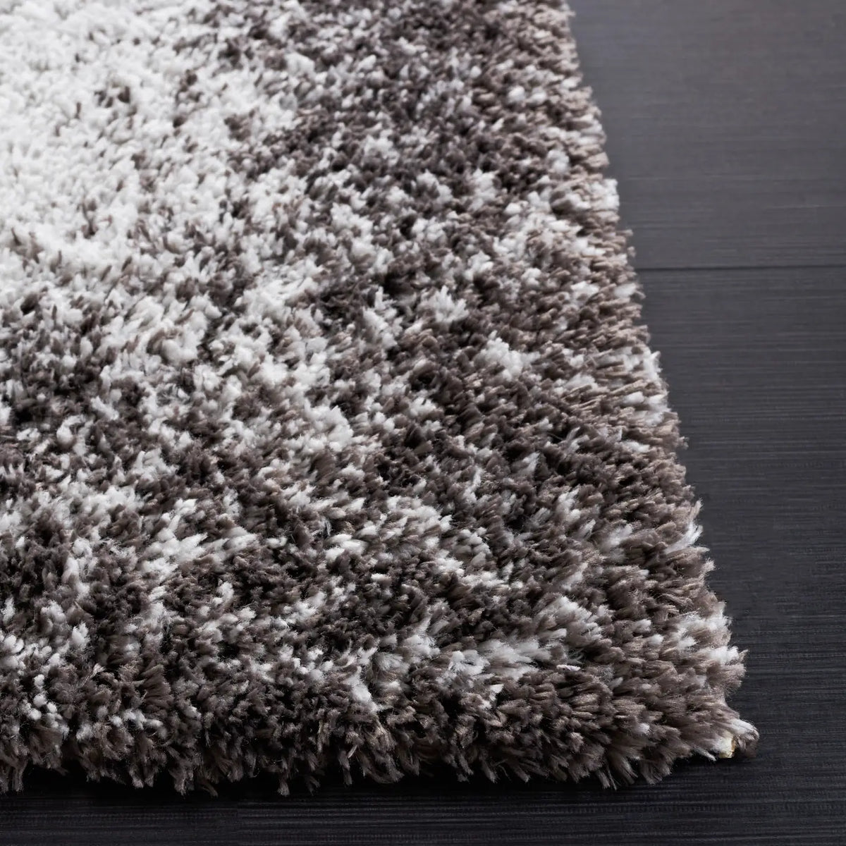 Safavieh Berber Shag 4'-5" x 6'-5" Rug in Dark Grey / Grey