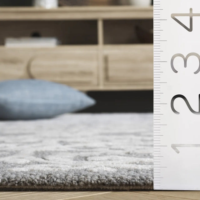 Safavieh Metro 5'-0" x 8'-0" Rug in Grey / Ivory