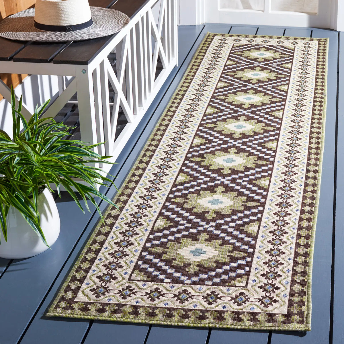 Safavieh Veranda 2'-3" x 8'-0" Rug in Chocolate / Green