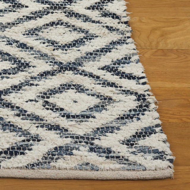 Safavieh Natura 4'-0" x 6'-0" Rug in Navy / Ivory