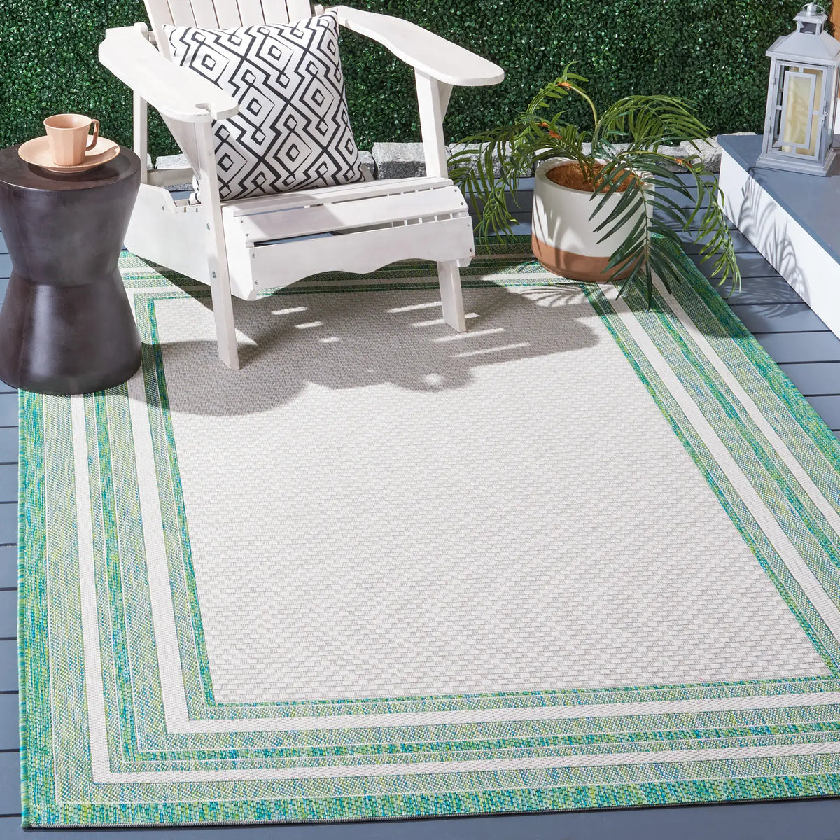 Safavieh Courtyard 4'-0" x 5'-7" Rug in Ivory / Green