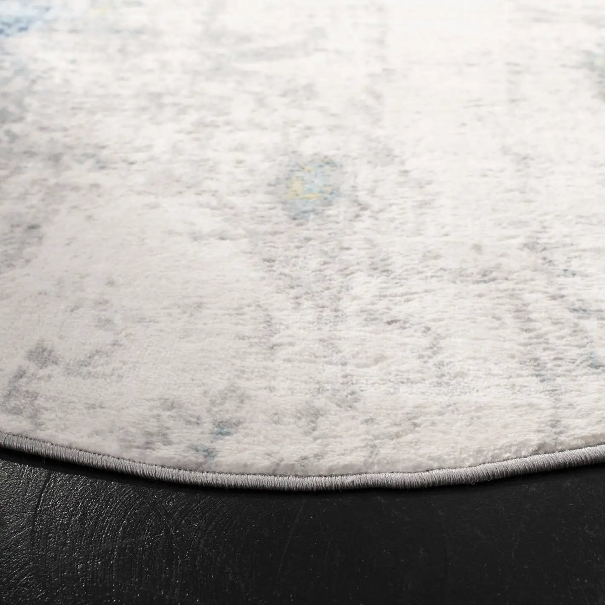 Safavieh Jasper 100 5'-0" x 5'-0" Rug in Grey / Gold