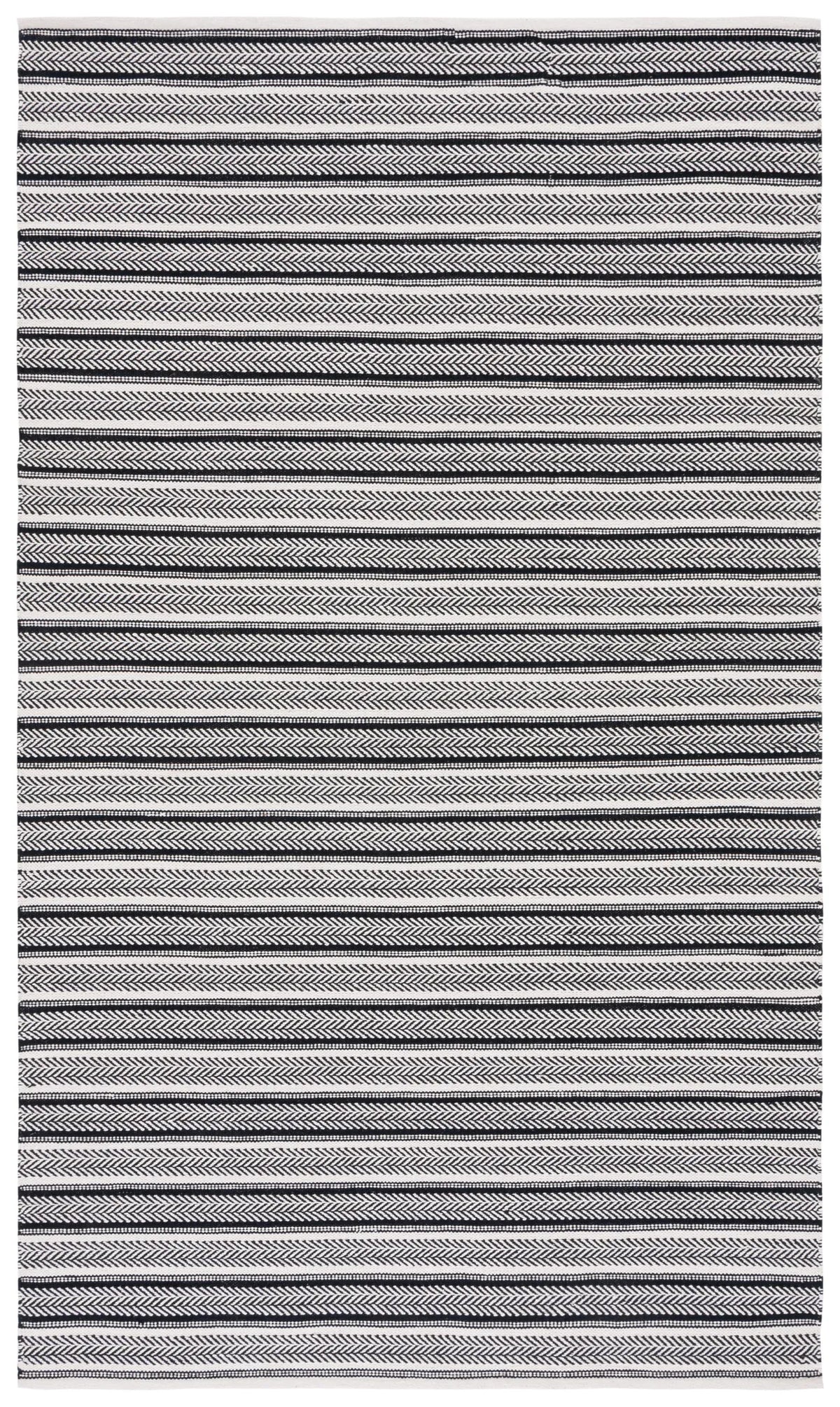 Safavieh Montauk 4'-0" x 6'-0" Rug in Black / Ivory