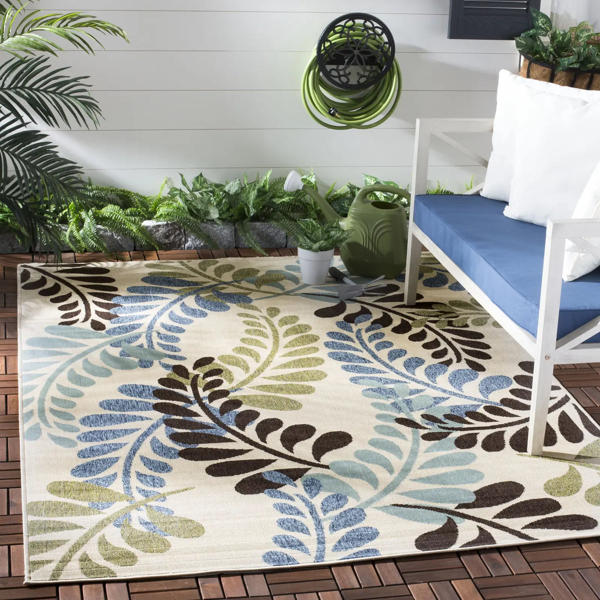 Safavieh Veranda 5'-3" x 7'-7" Rug in Cream / Aqua