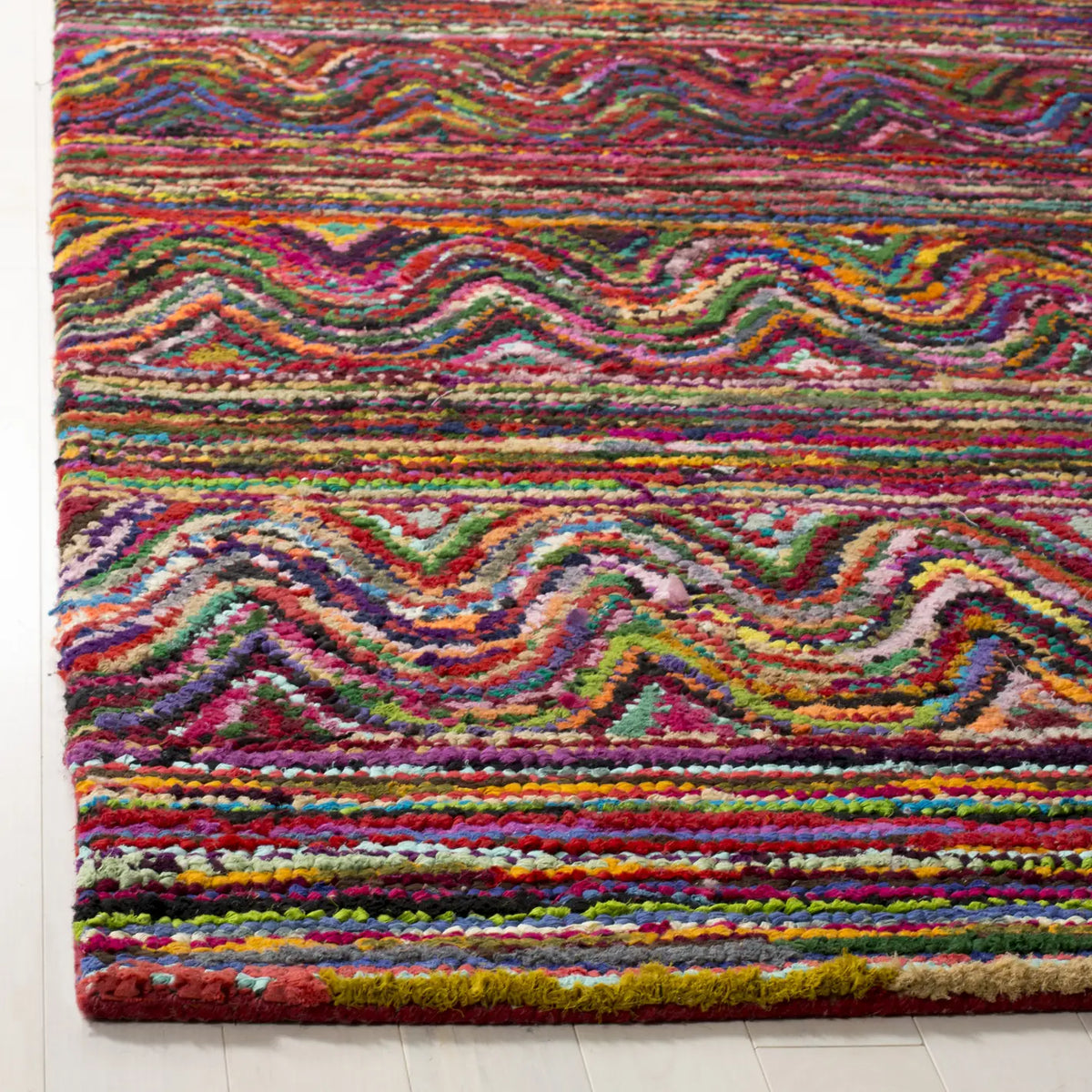 Safavieh Nantucket 4'-0" x 6'-0" Rug in Multi