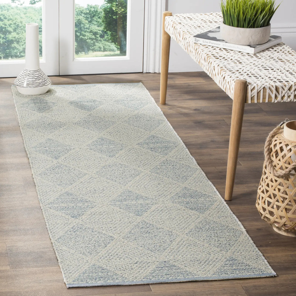 Safavieh Montauk 2'-3" x 7'-0" Rug in Light Blue