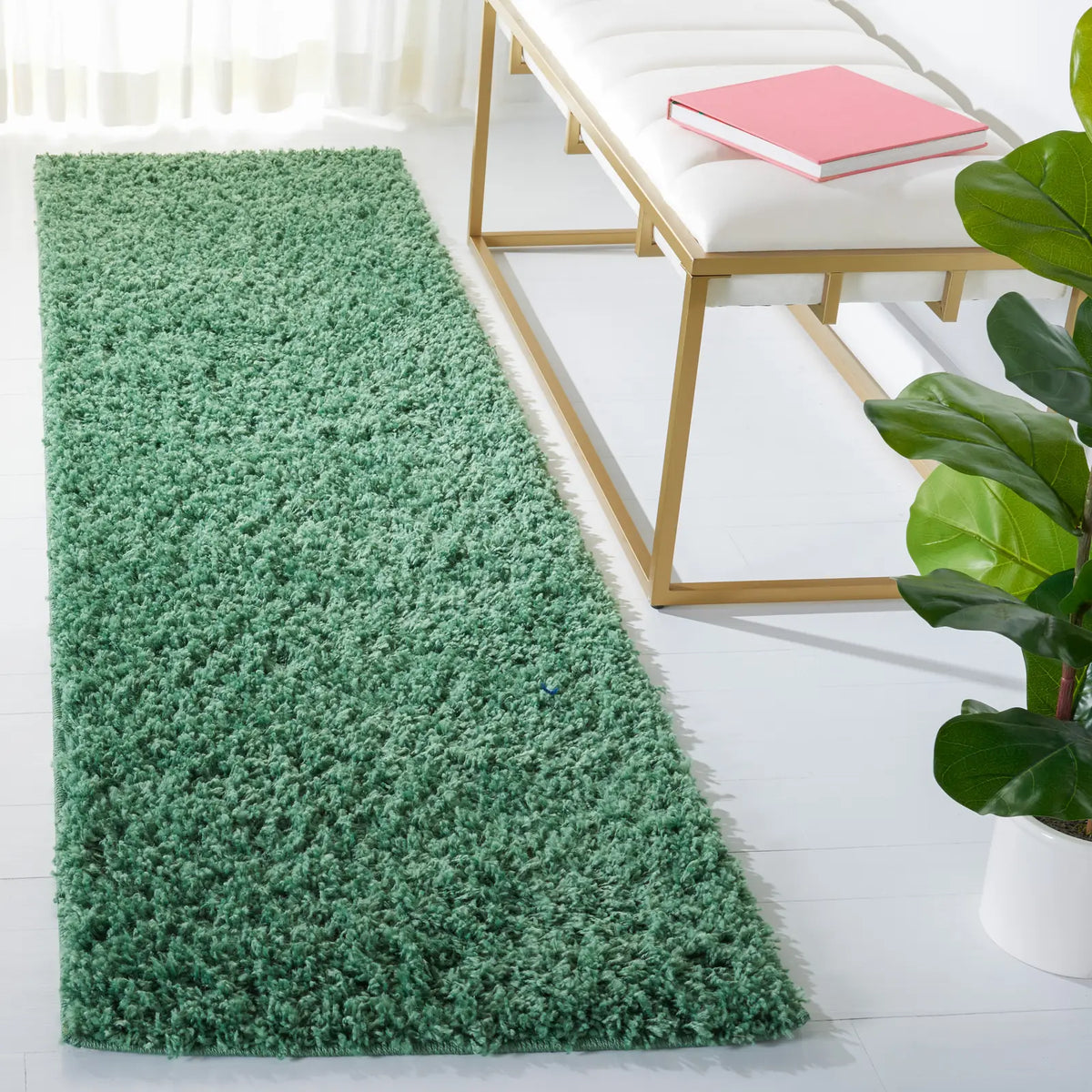 Safavieh Venus Shag 500 2'-2" x 8'-0" Rug in Green