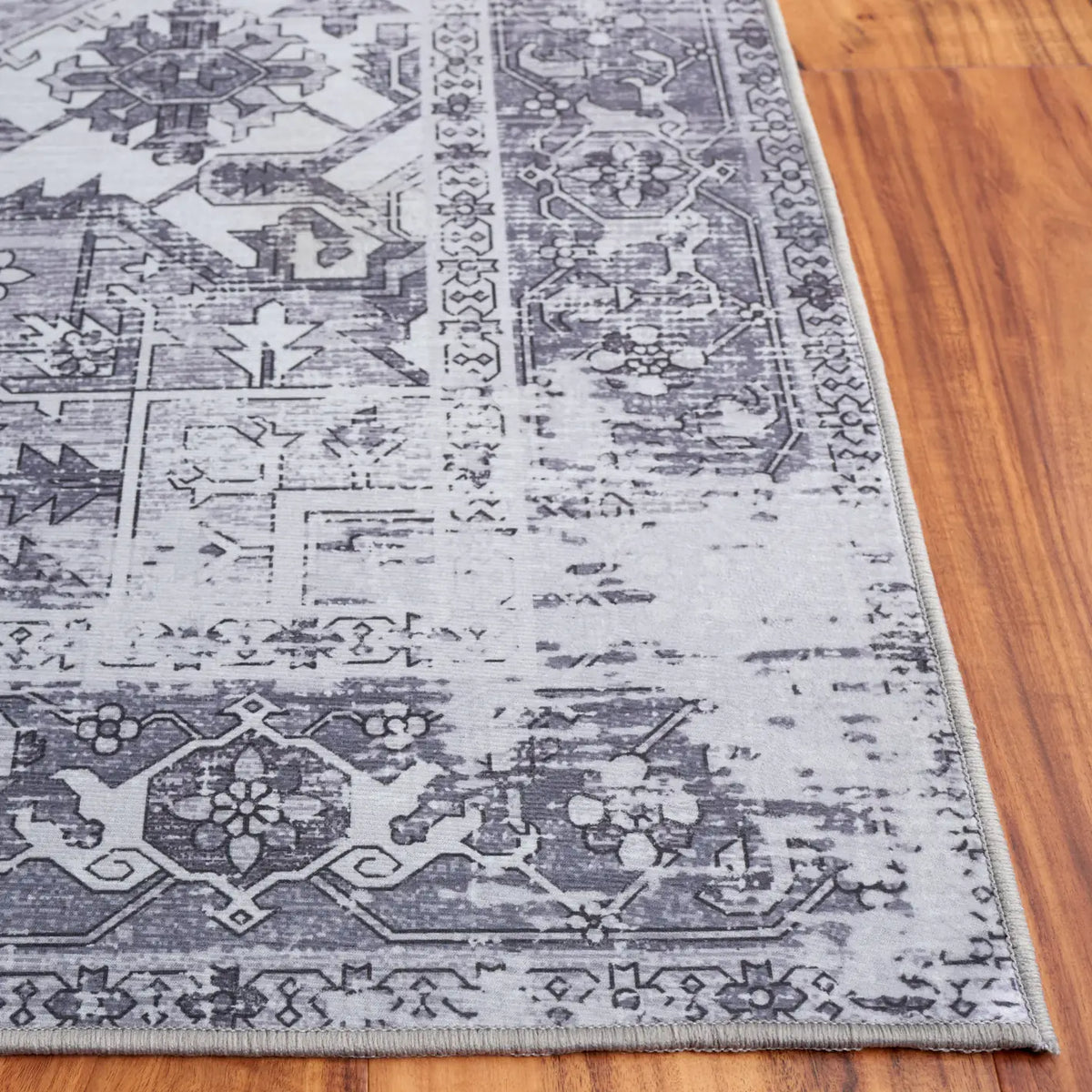 Safavieh Tucson 4'-0" x 6'-0" Rug in Light Grey
