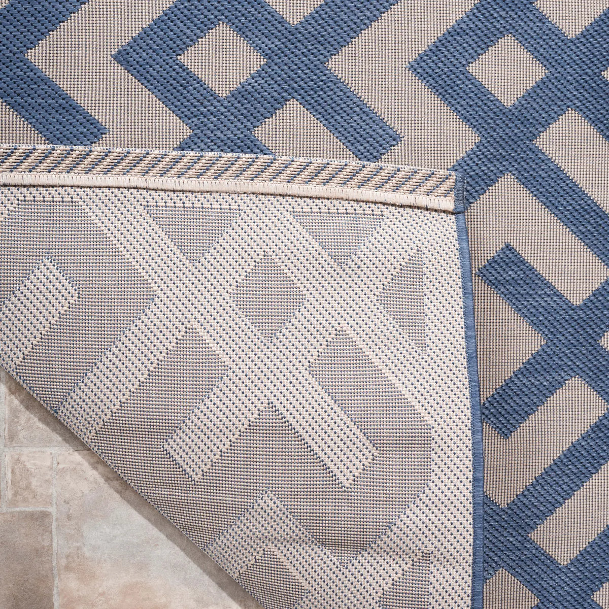 Safavieh Courtyard 4'-0" x 5'-7" Rug in Beige / Blue