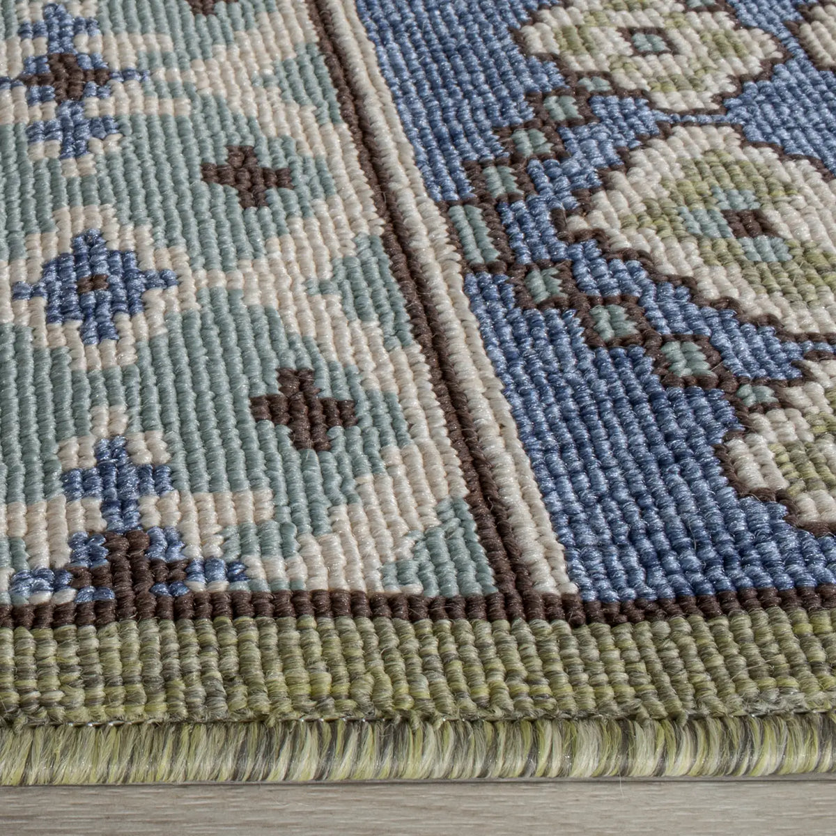 Safavieh Veranda 2'-3" x 10'-0" Rug in Green / Blue